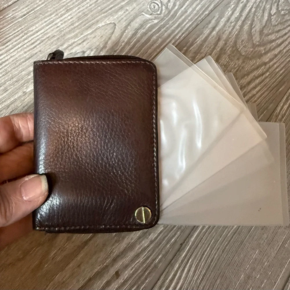 6 vintage leather wallets, all styles, good condition